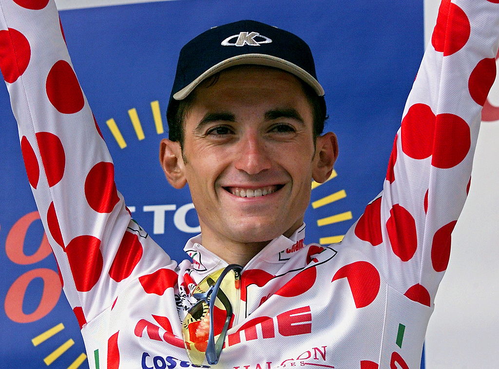 (Photo credit should read PASCAL GEORGE/AFP/Getty Images)
REVEL, FRANCE - JULY 11:  The polka-dot jersey of best climber Spanish Javier Otxoa jubilates on the podium of the 11th stage of the 87th Tour de France in Revel, southern France, 11 July 2000. Dutch Erik Dekker won the stage. US Lance Armstrong retains the yellow jersey.  